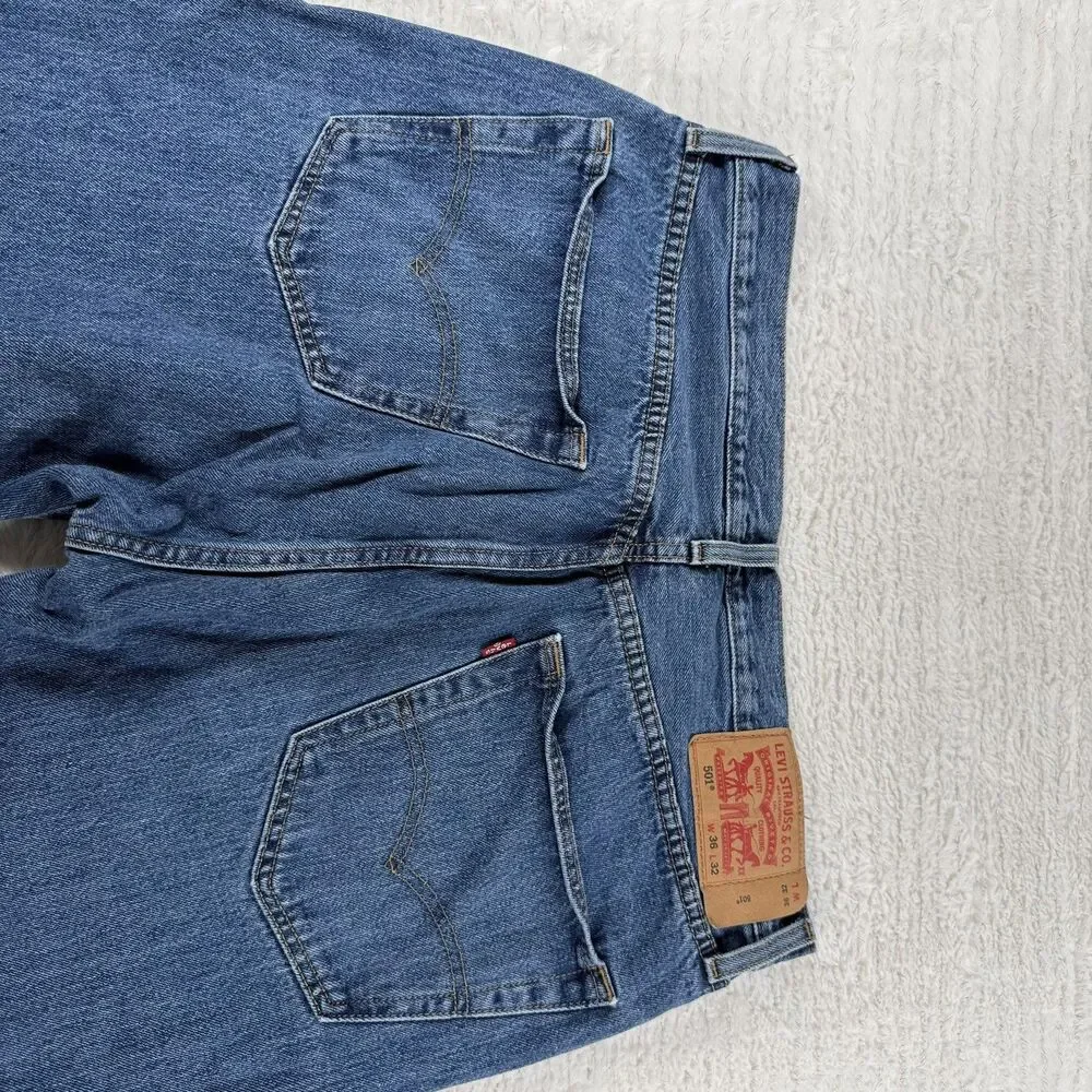Levis 501 Jeans Men's 36 x 32 Button fly Denim Medium Wash
